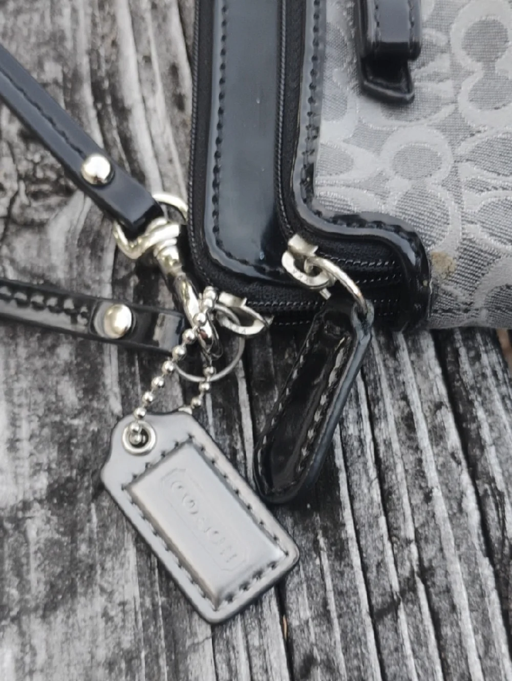 Coach Poppy Signature C Double Zip Wristlet W/ Black Signature Ribbon - Picture 6 of 6